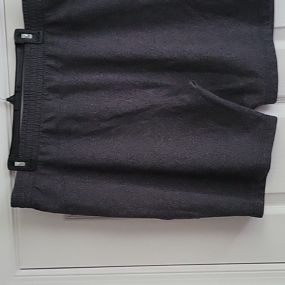 Old Navy Active 4 Way Stretch Men's Shorts - Picture 5 of 10